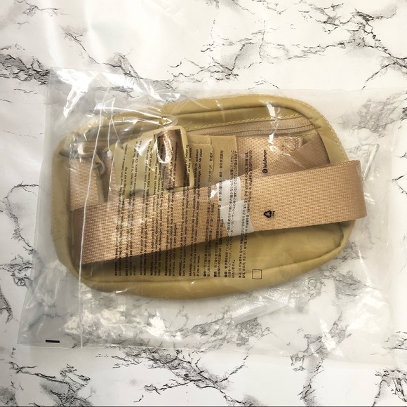 Lululemon Everywhere Belt Bag Golden Sand Extended Strap - Picture 6 of 6
